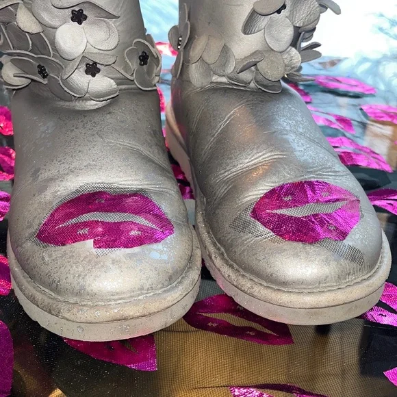 UGG silver metallic floral boots with pink lips! - Picture 7 of 7